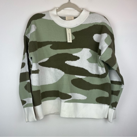 Harper Heritage Francesca’s Green Camo Crewneck Sweater Women’s Size Large NWT - Picture 1 of 1